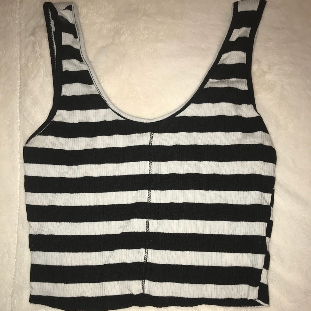Black & white urban outfitter top